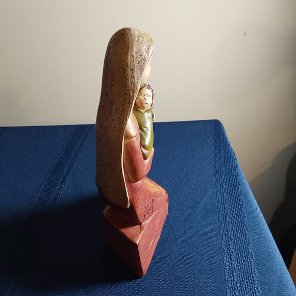 Tii Collections Resin Nativity  Holy Mary and Baby Jesus Fi - Picture 8 of 10